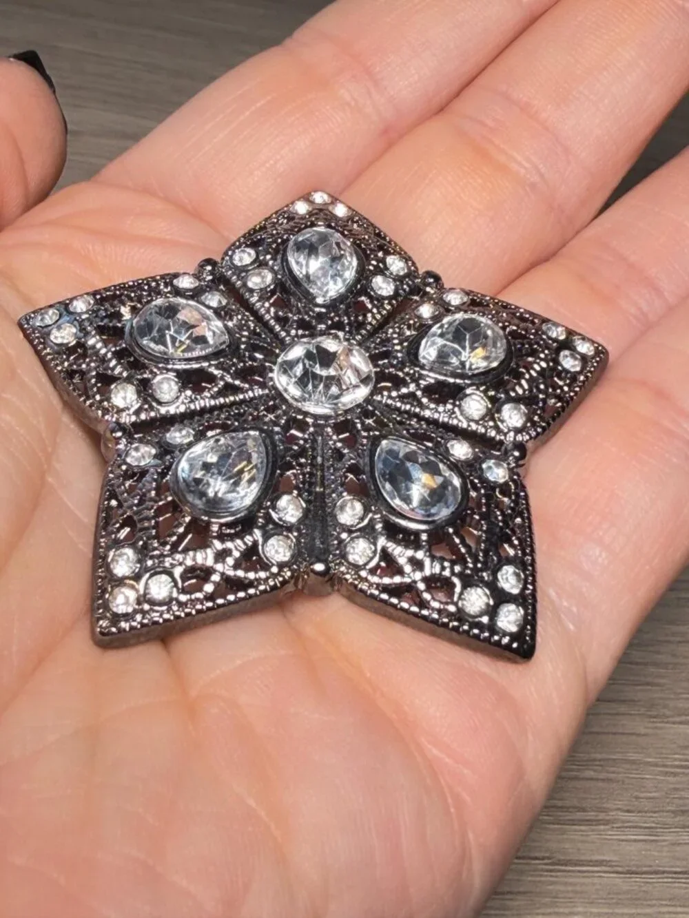 Liz Claiborne Star Brooch Rhinestone Filigree Silver Tone LC